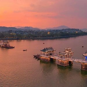 和女友在厨房做爰疯狂
